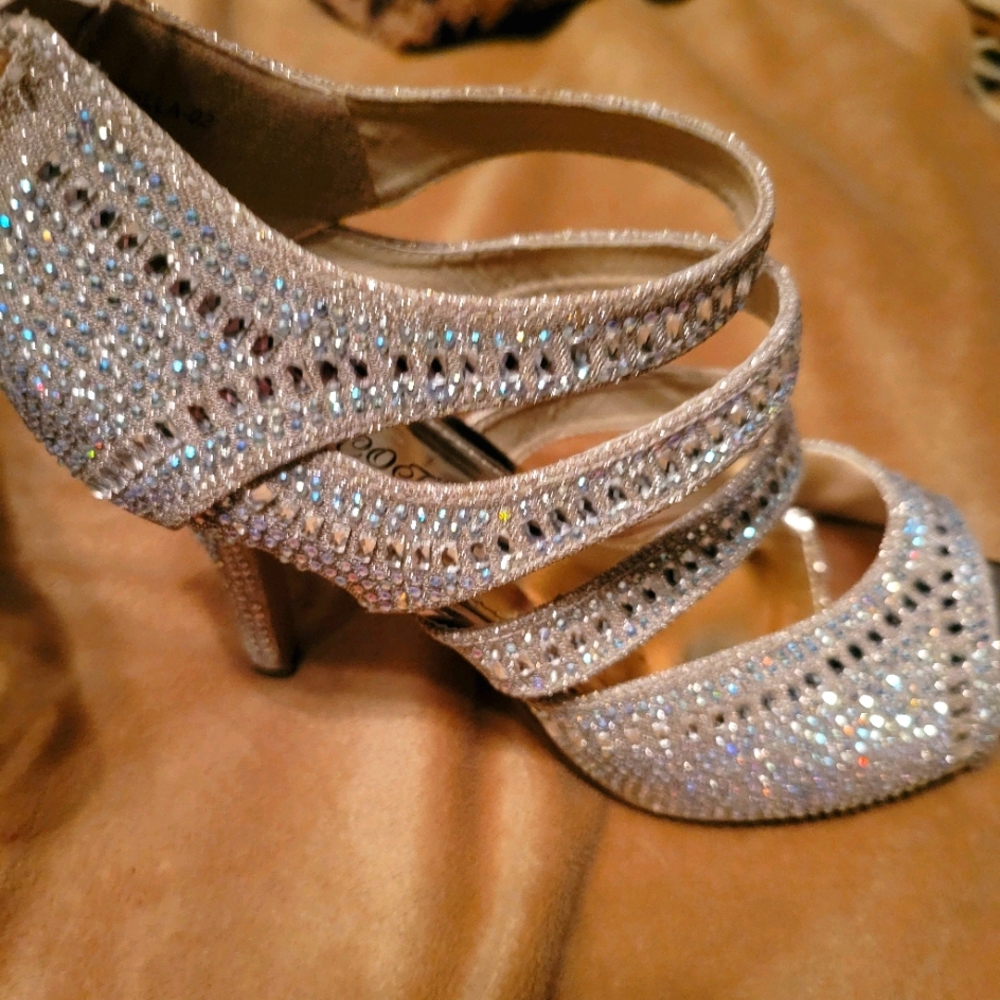 Embezzled heels NWOT